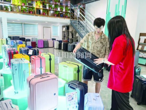 开学经济热潮下，箱包企业如何各显神通抓住市场机遇